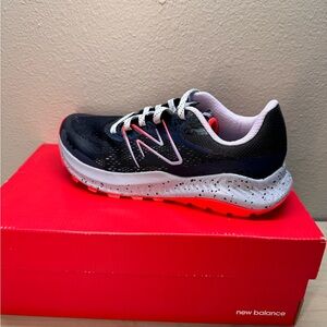 Brand New Ladies NB Shoes Size: 8W
